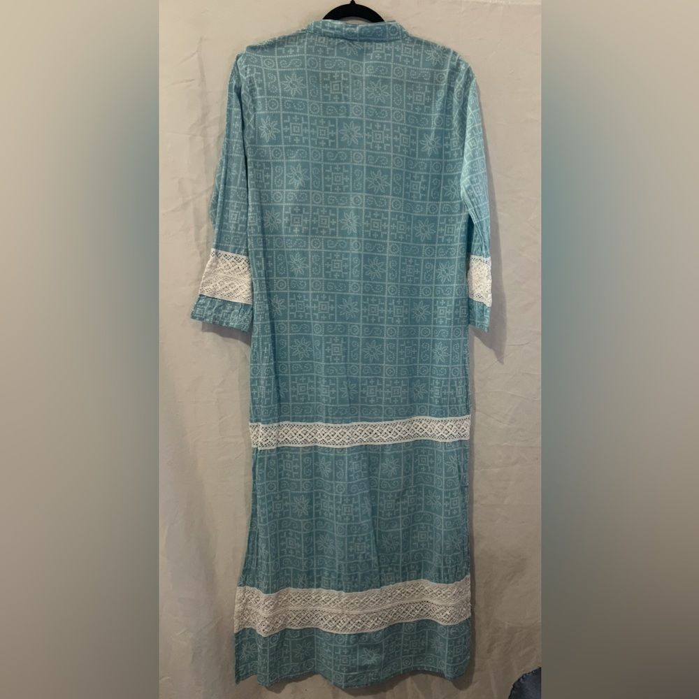 Elegant Blue and White Long Sleeve Dress - Picture 3 of 12